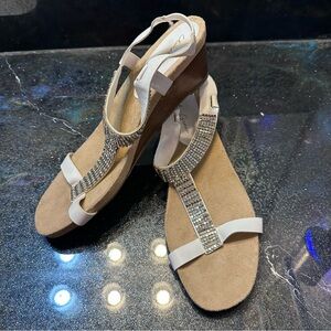 Amelia Grace Elegant White Sandals with Rhinestone Detailing size 10